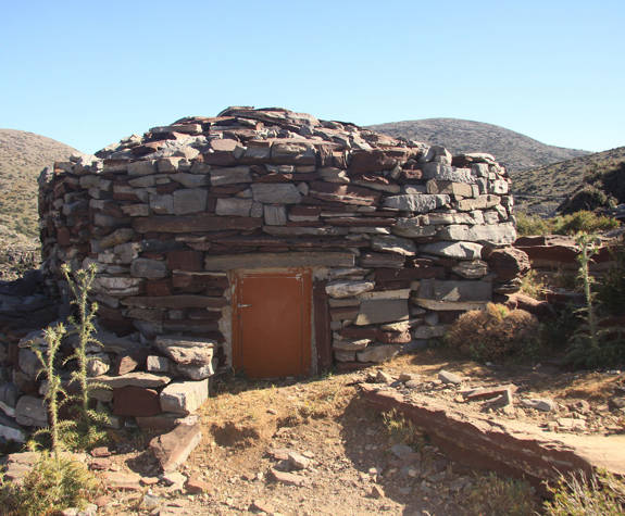 
shepherd-experience-nida-plateau-psiloritis-mitata-kokkines-plakes-1.jpg