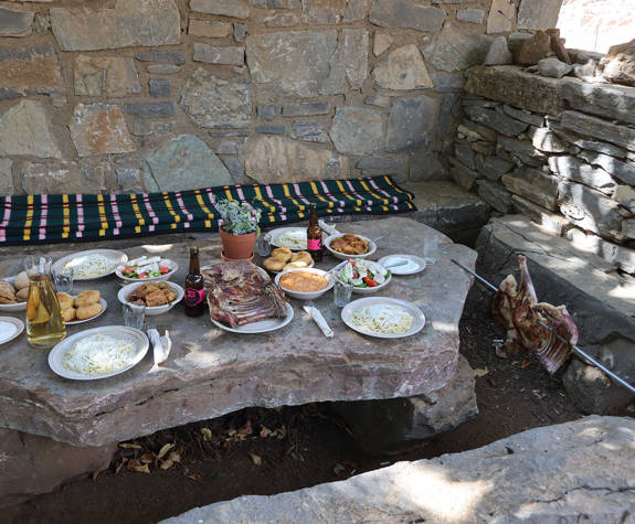 
shepherd-experience-nida-plateau-psiloritis-cretan-traditional-meal-2.jpg