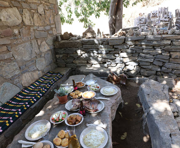 
shepherd-experience-nida-plateau-psiloritis-cretan-traditional-meal-4.jpg