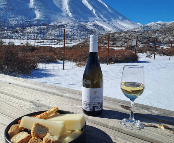 
shepherd-experience-nida-plateau-psiloritis-sbokos-wine.jpg