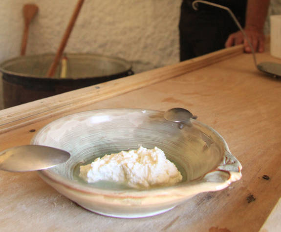 
shepherd-experience-nida-plateau-psiloritis-cheese-making-7.jpg