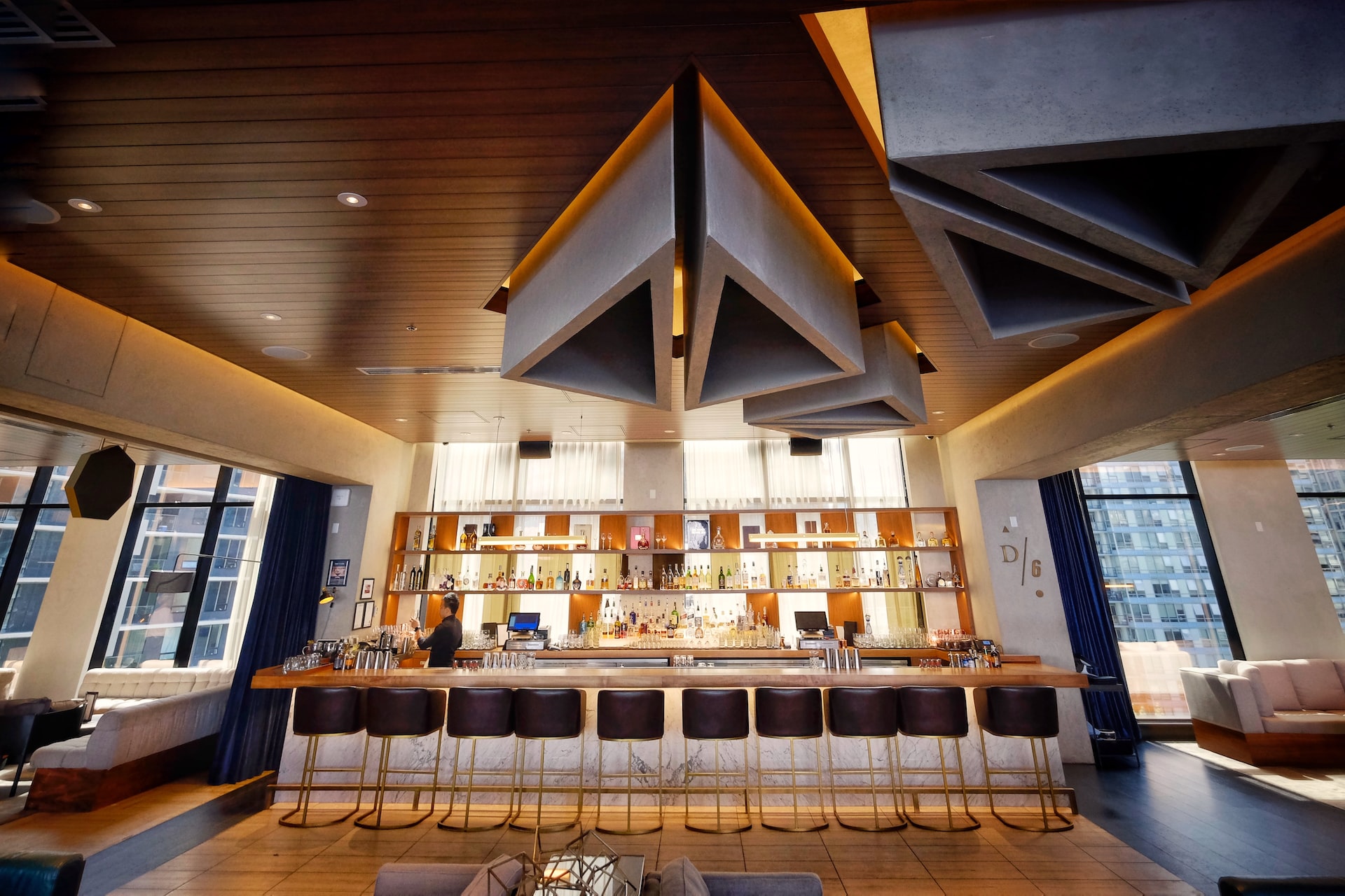 
Bar 4