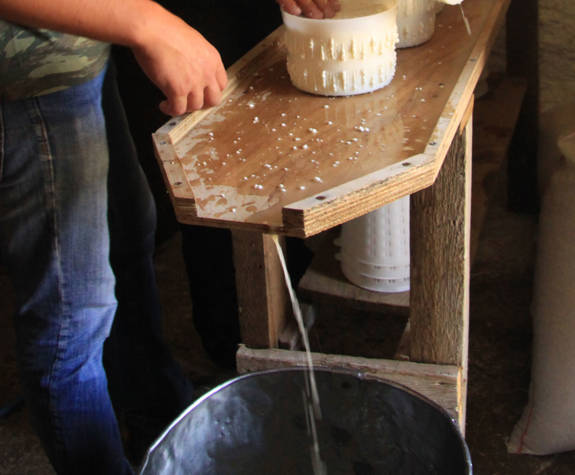 
shepherd-experience-nida-plateau-psiloritis-cheese-making-3.jpg