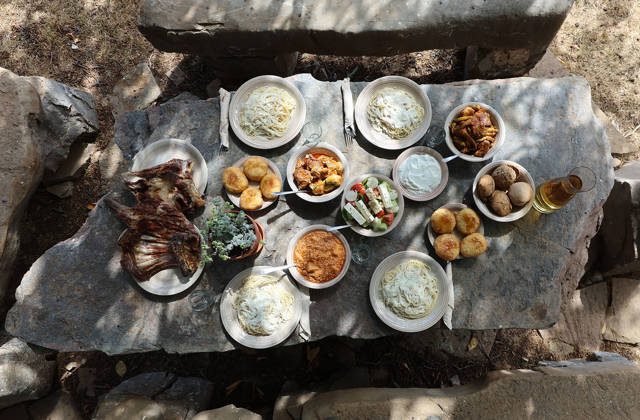 
shepherd-experience-nida-plateau-psiloritis-cretan-traditional-meal-5.jpg