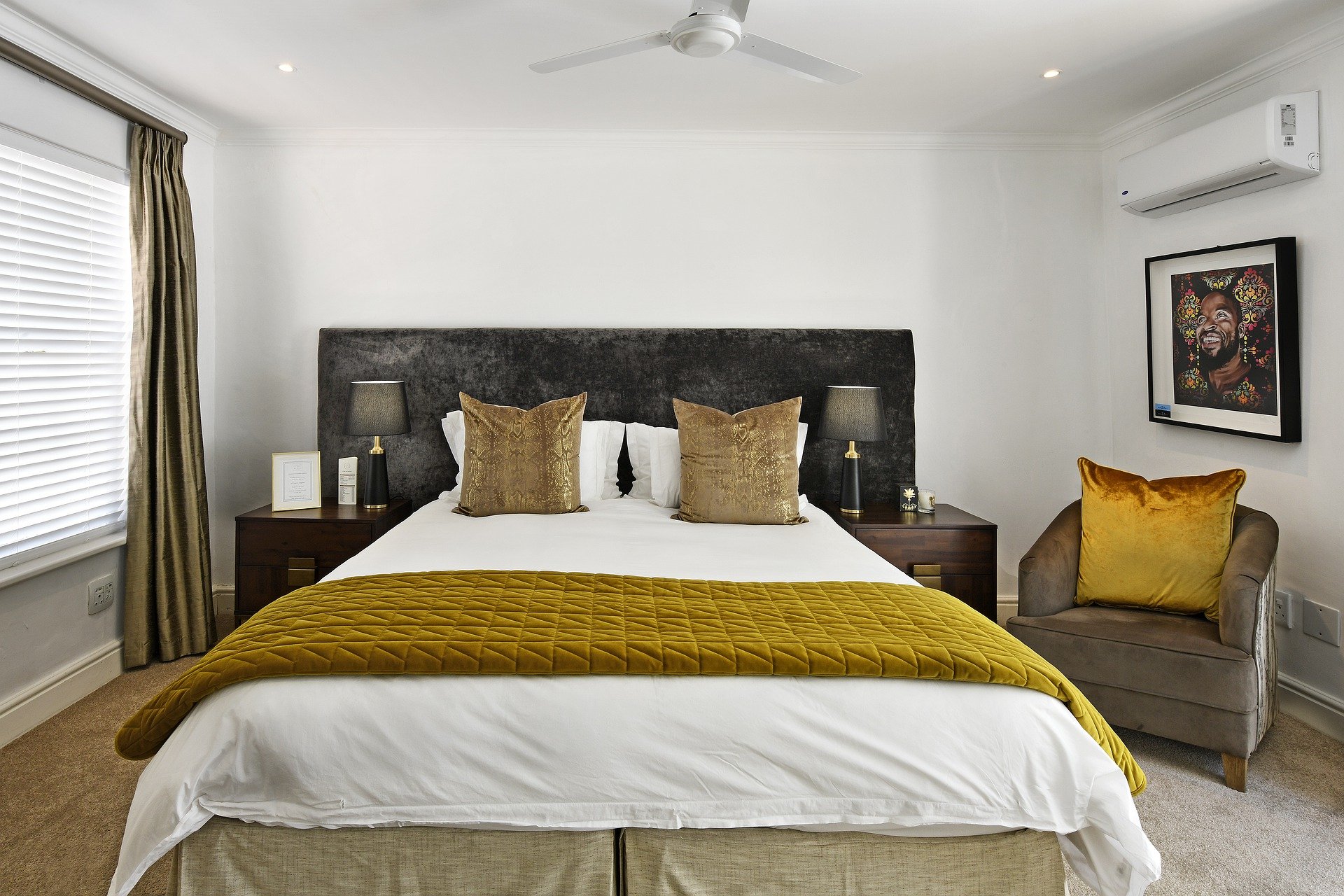 
Room 1